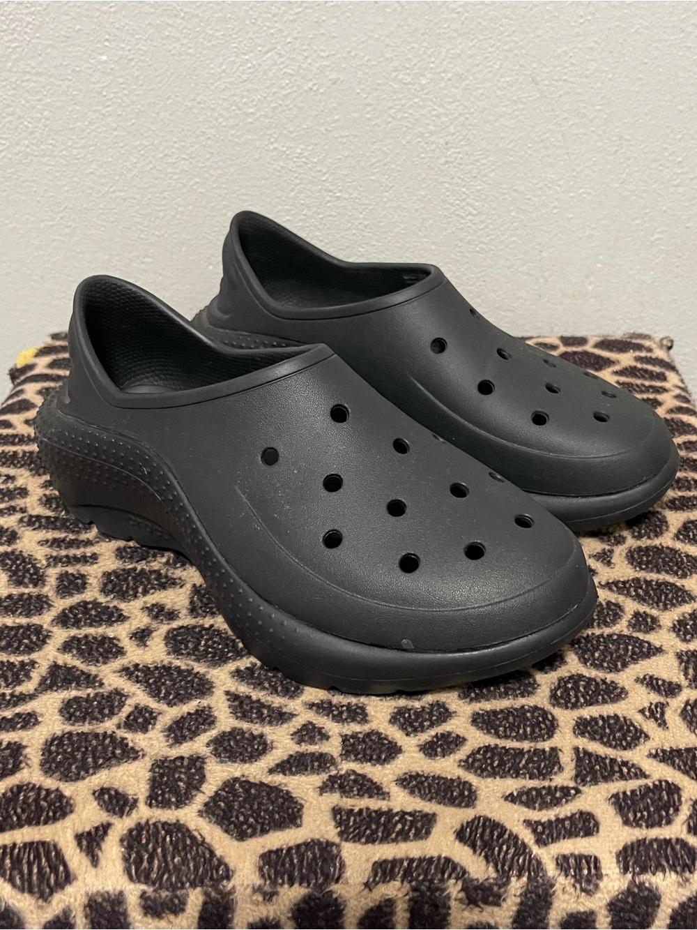 Crocs Slip On Casual Fashion Sneakers Black Rubber Chunky Womens 9